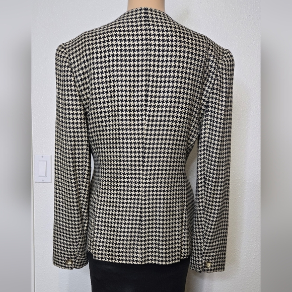 Blazer - Picture 2 of 2